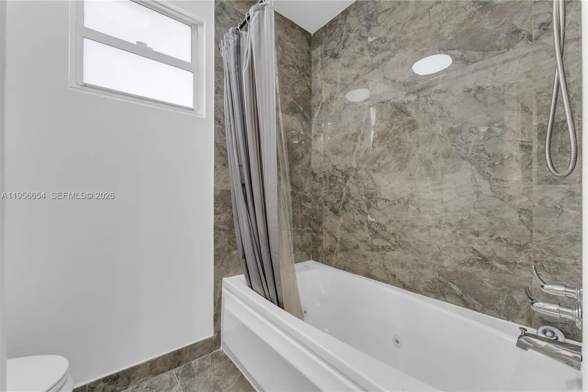 11824 SW 43rd Ct, Davie FL 33330