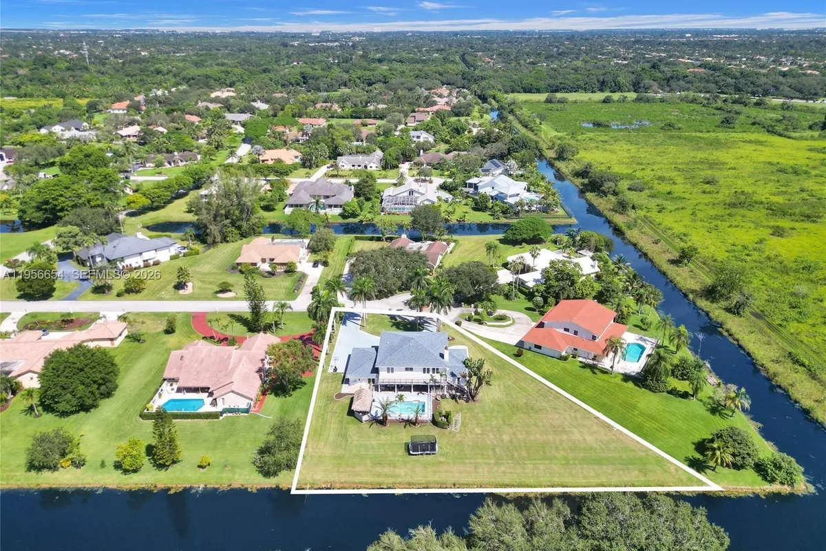 11824 SW 43rd Ct, Davie FL 33330