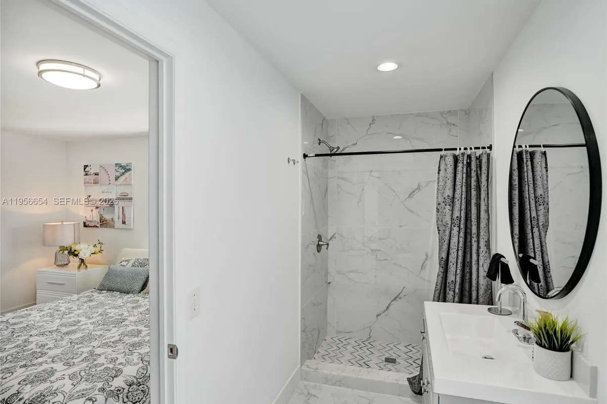 11824 SW 43rd Ct, Davie FL 33330