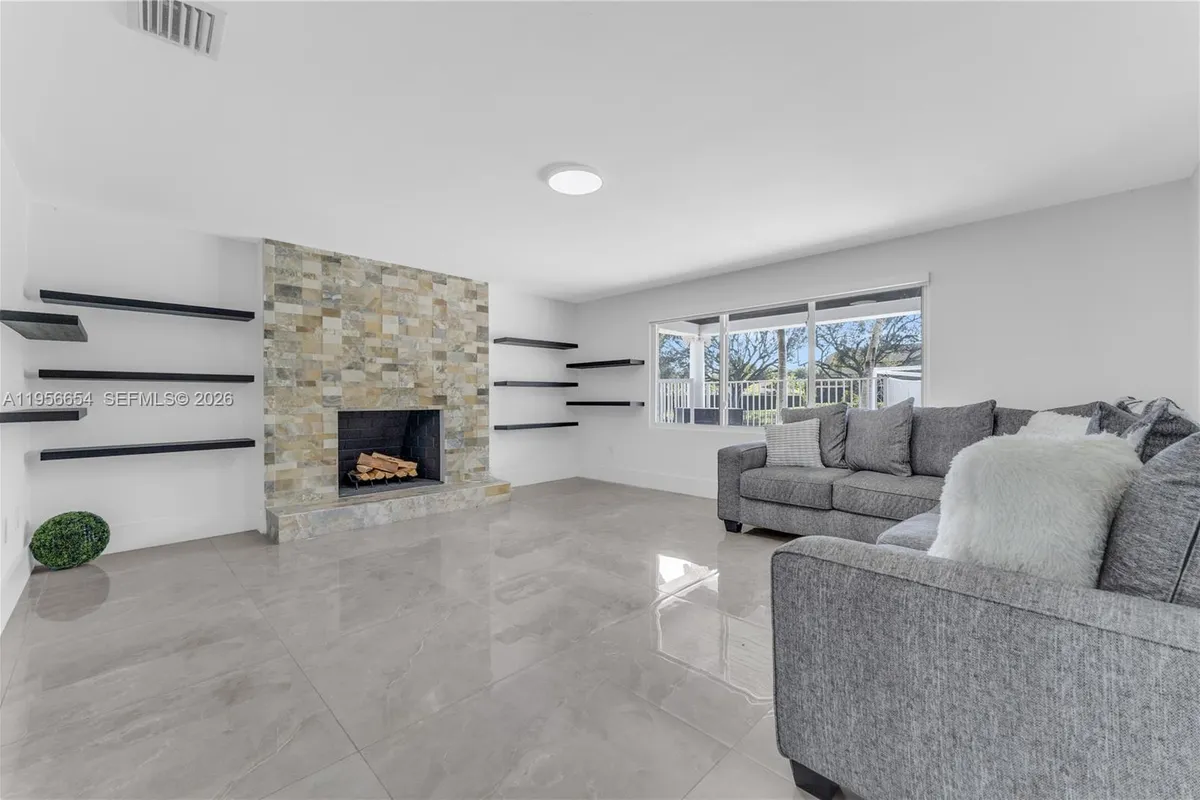 11824 SW 43rd Ct, Davie FL 33330