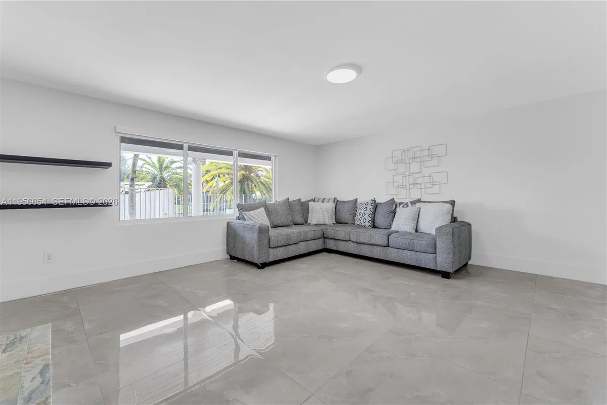 11824 SW 43rd Ct, Davie FL 33330