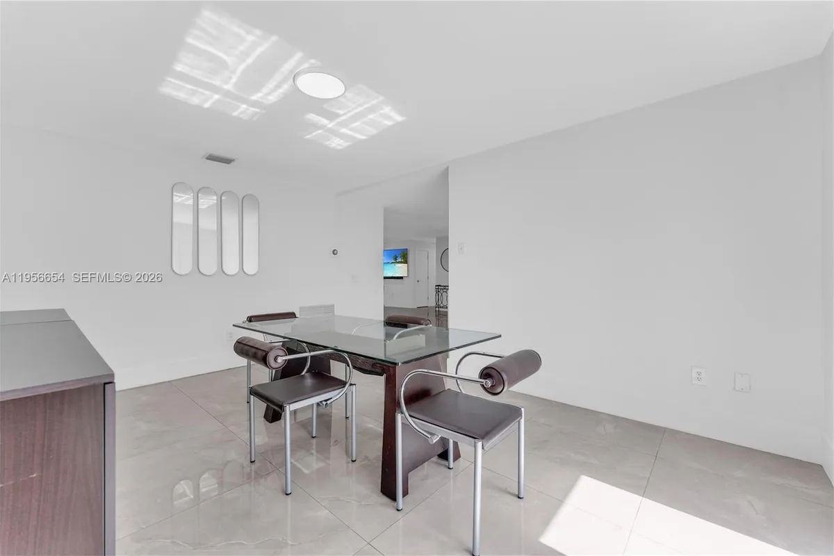 11824 SW 43rd Ct, Davie FL 33330