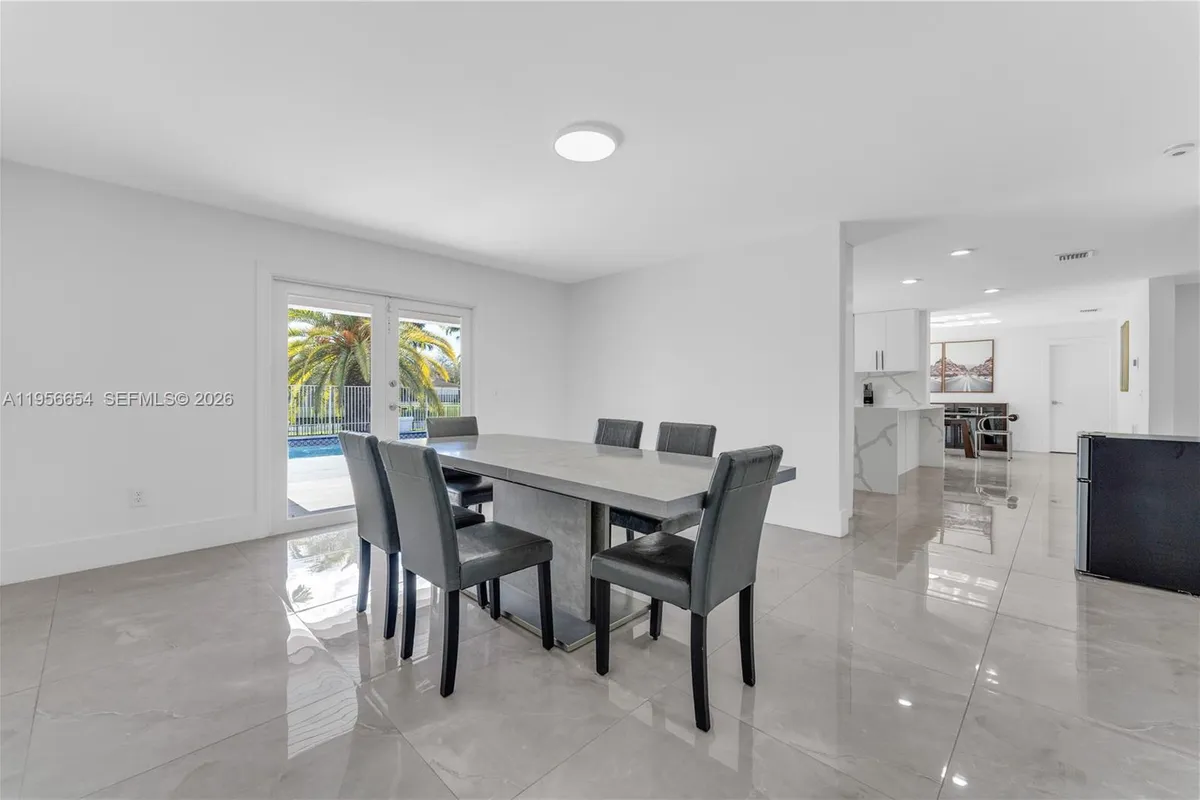 11824 SW 43rd Ct, Davie FL 33330