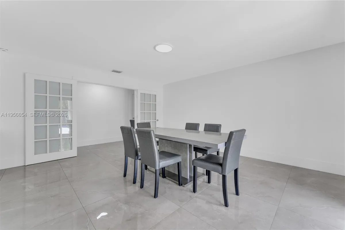 11824 SW 43rd Ct, Davie FL 33330