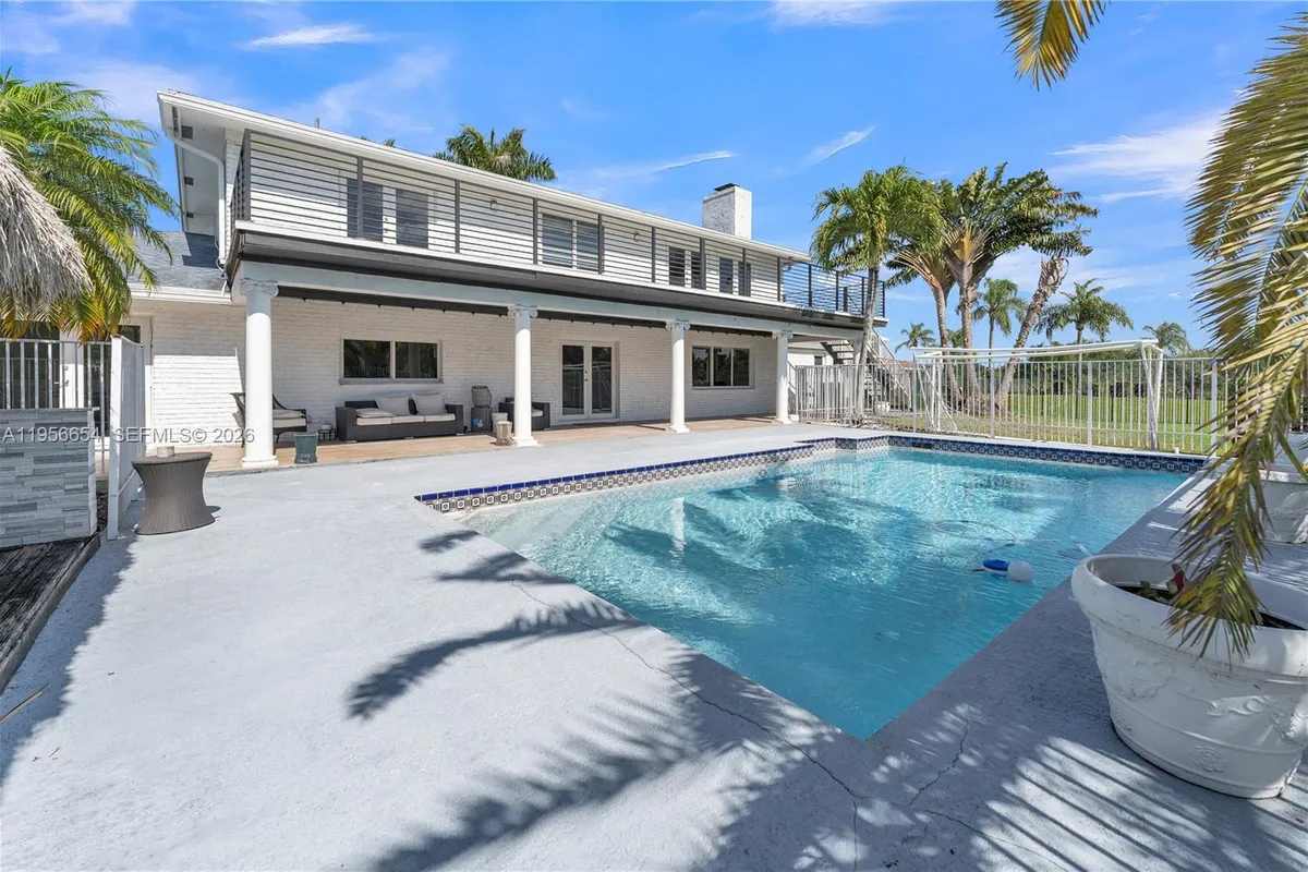 11824 SW 43rd Ct, Davie FL 33330