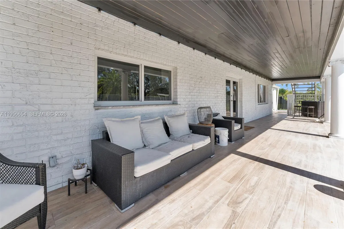 11824 SW 43rd Ct, Davie FL 33330