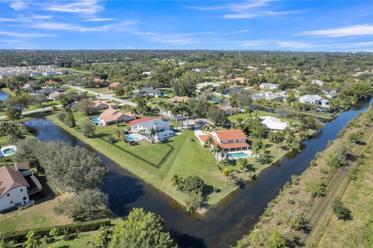 11824 SW 43rd Ct, Davie FL 33330