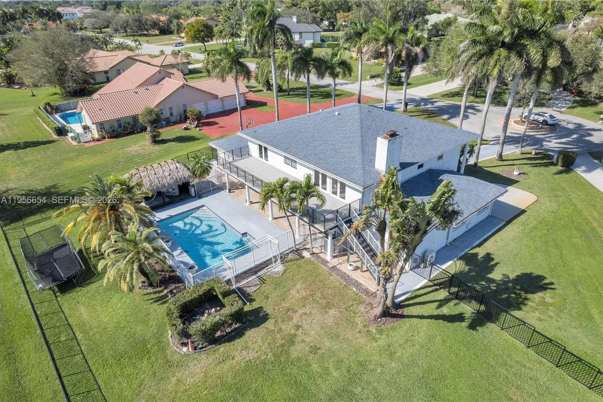 11824 SW 43rd Ct, Davie FL 33330