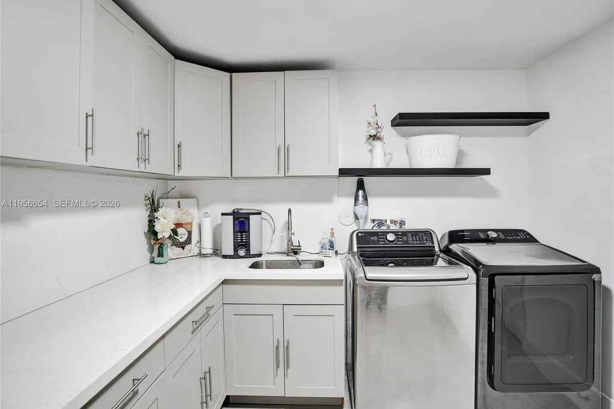 11824 SW 43rd Ct, Davie FL 33330