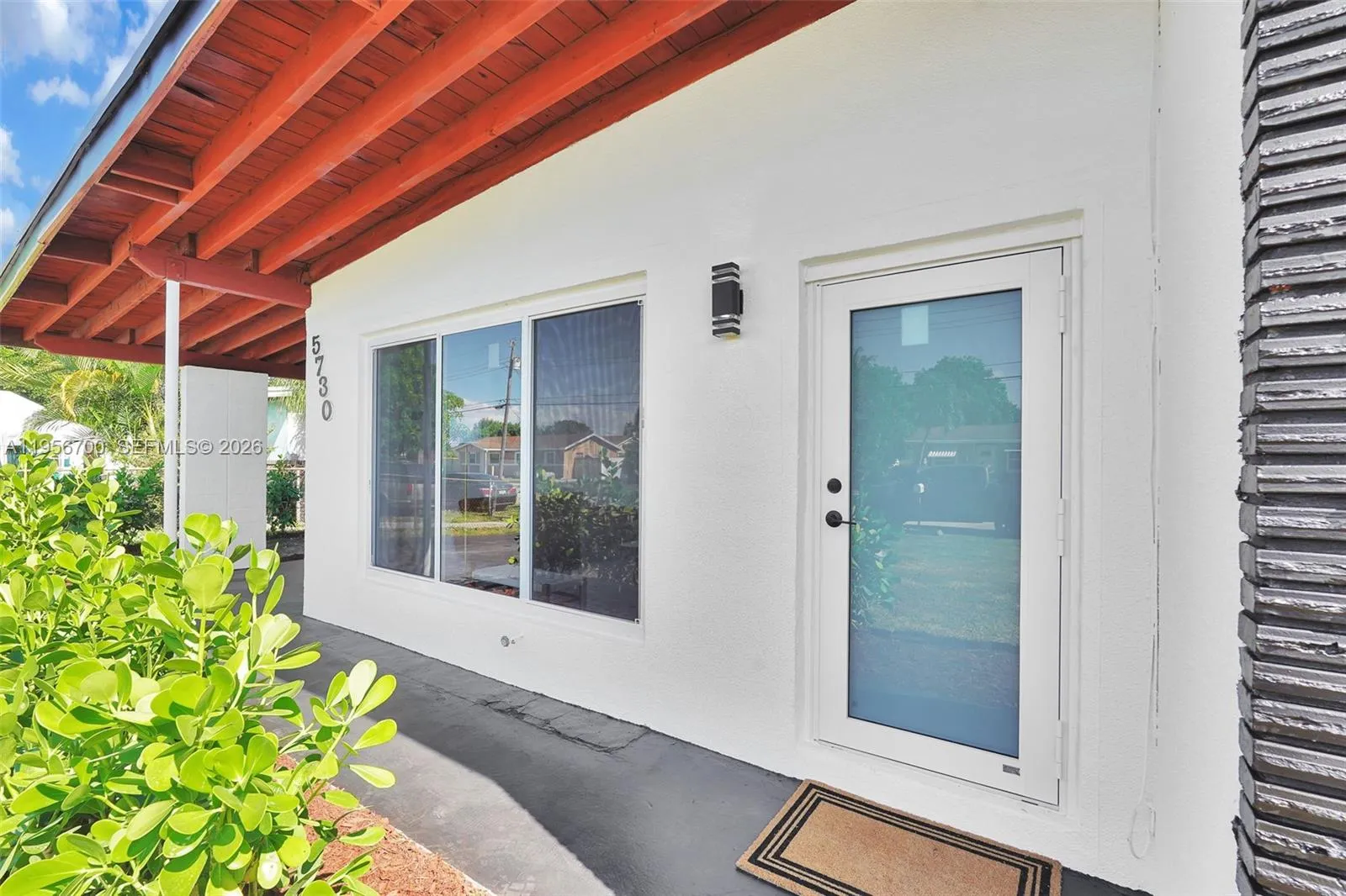 5730 SW 54th Ter, Davie FL 33314