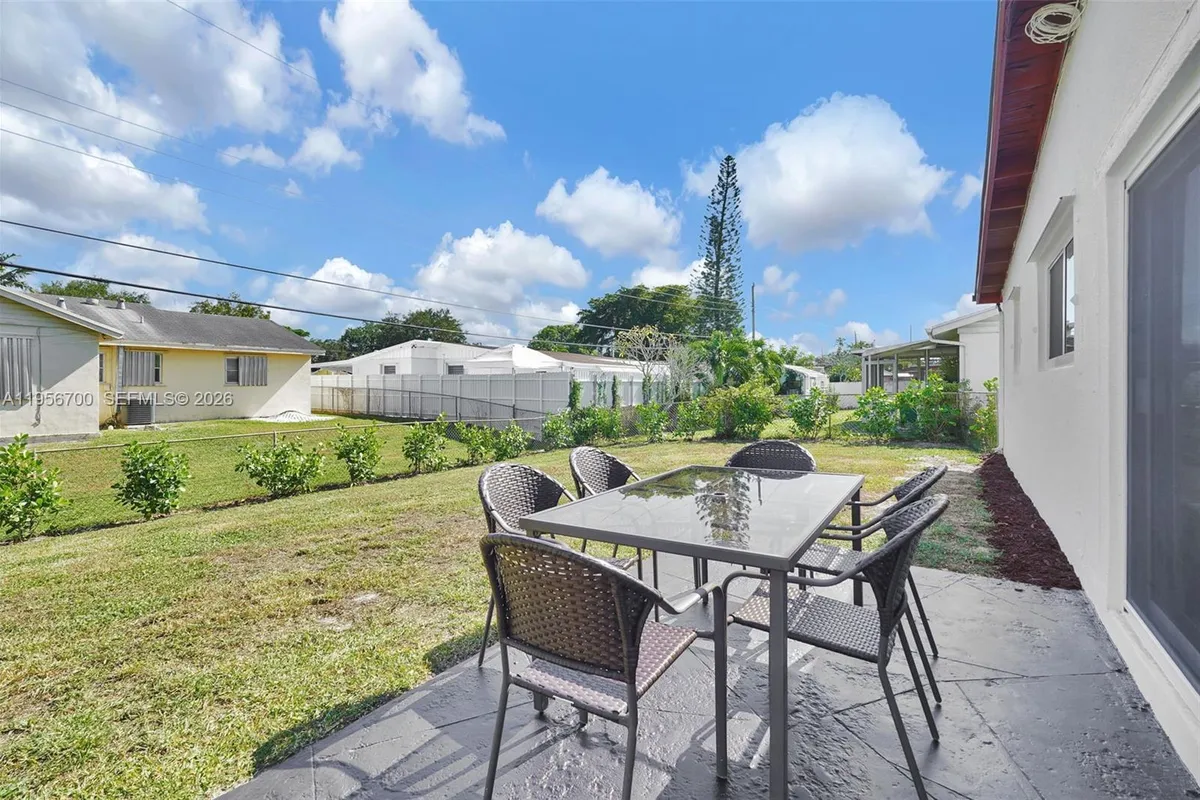 5730 SW 54th Ter, Davie FL 33314