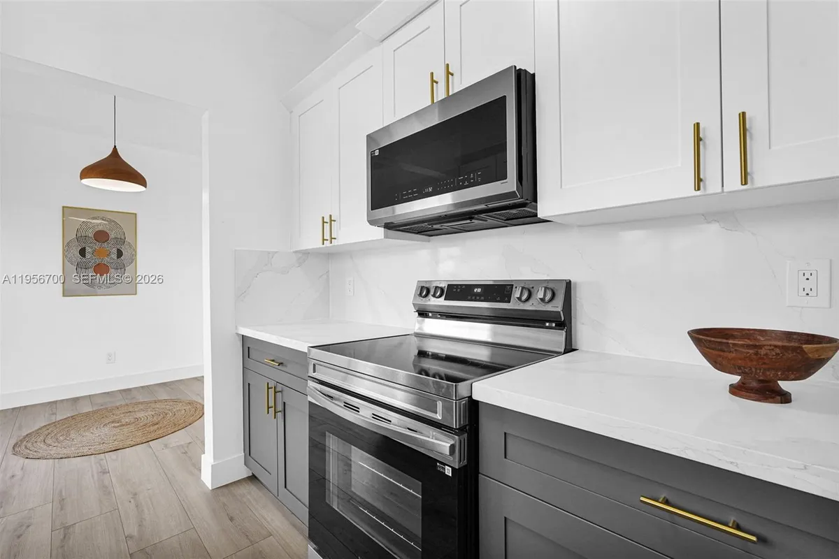 5730 SW 54th Ter, Davie FL 33314