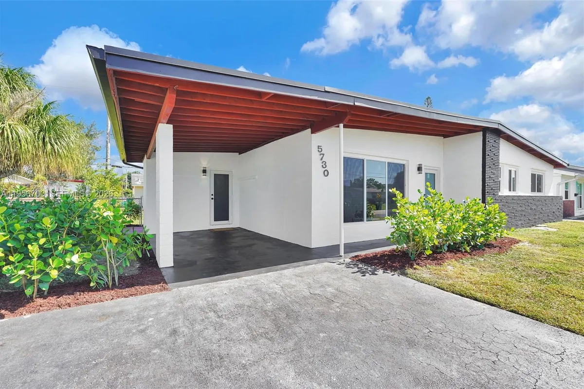 5730 SW 54th Ter, Davie FL 33314
