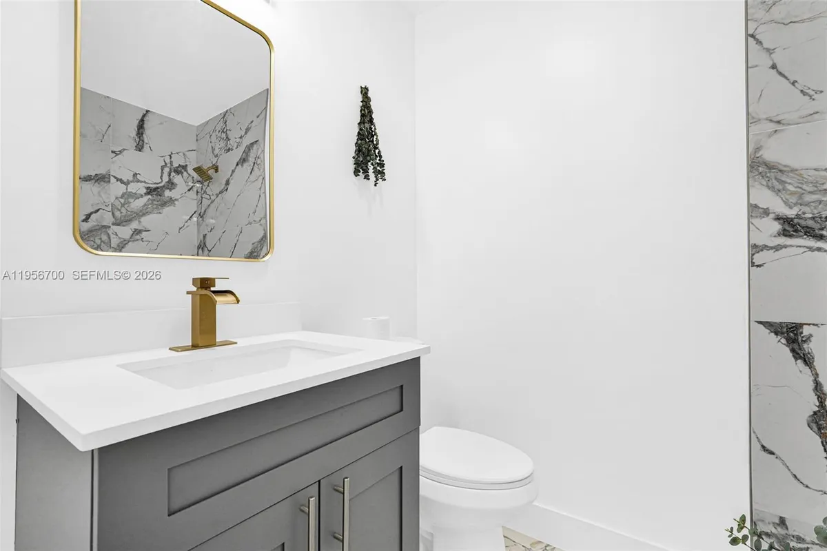 5730 SW 54th Ter, Davie FL 33314