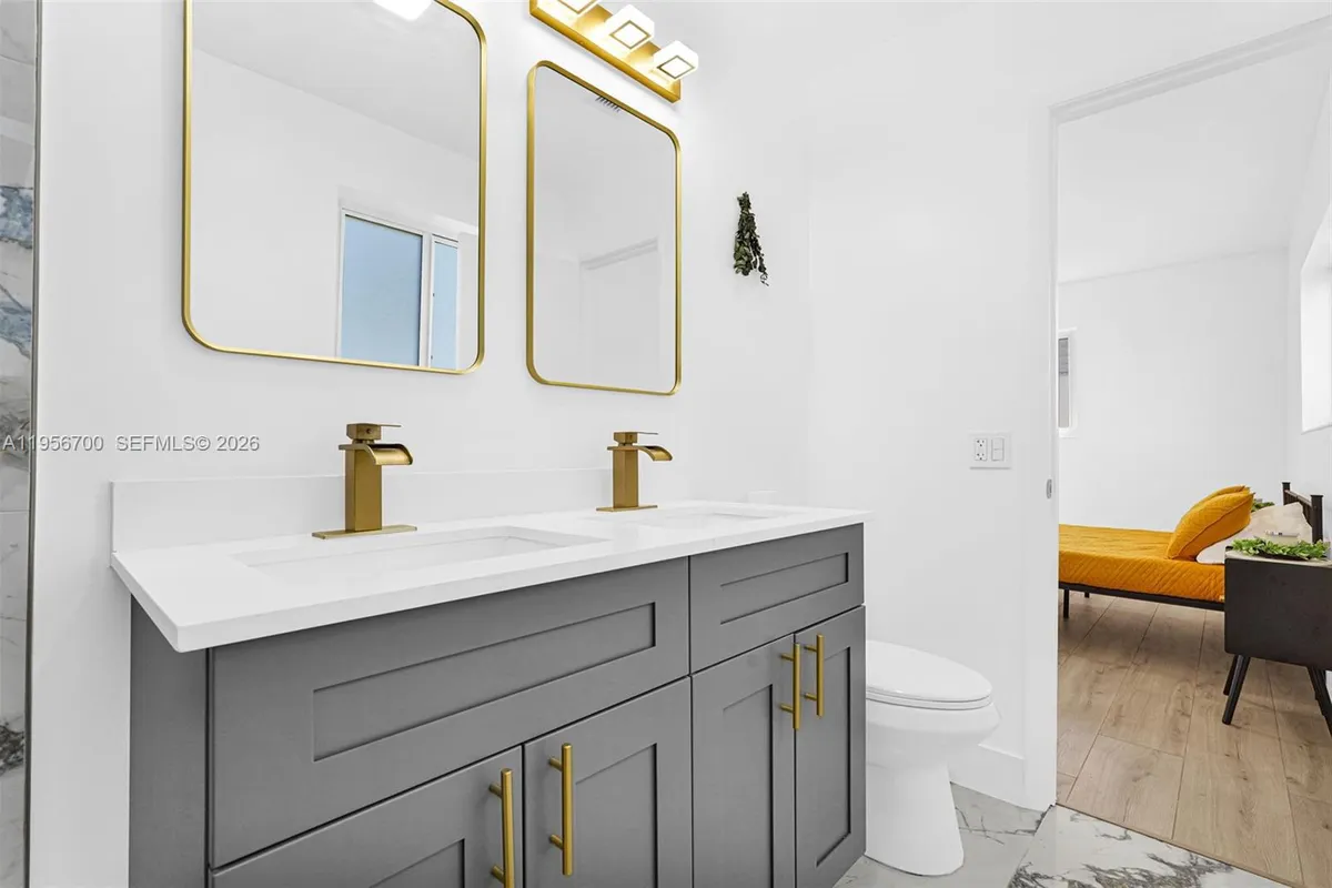 5730 SW 54th Ter, Davie FL 33314