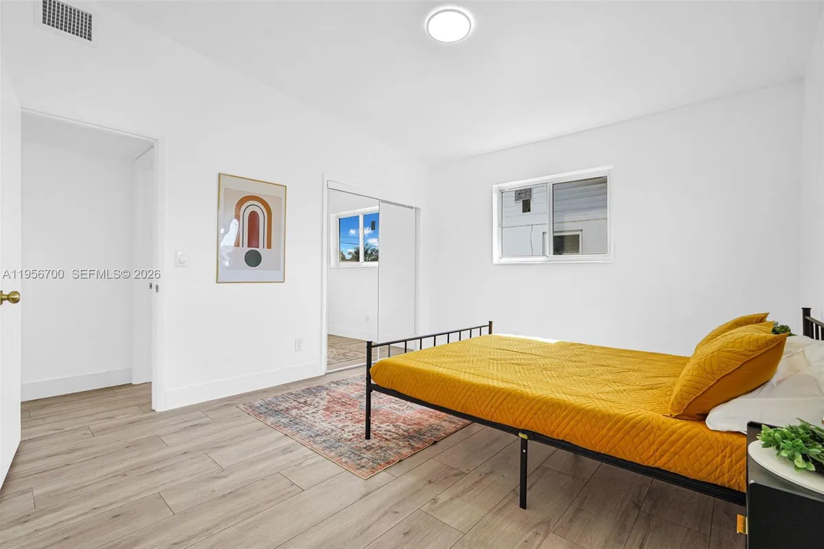 5730 SW 54th Ter, Davie FL 33314