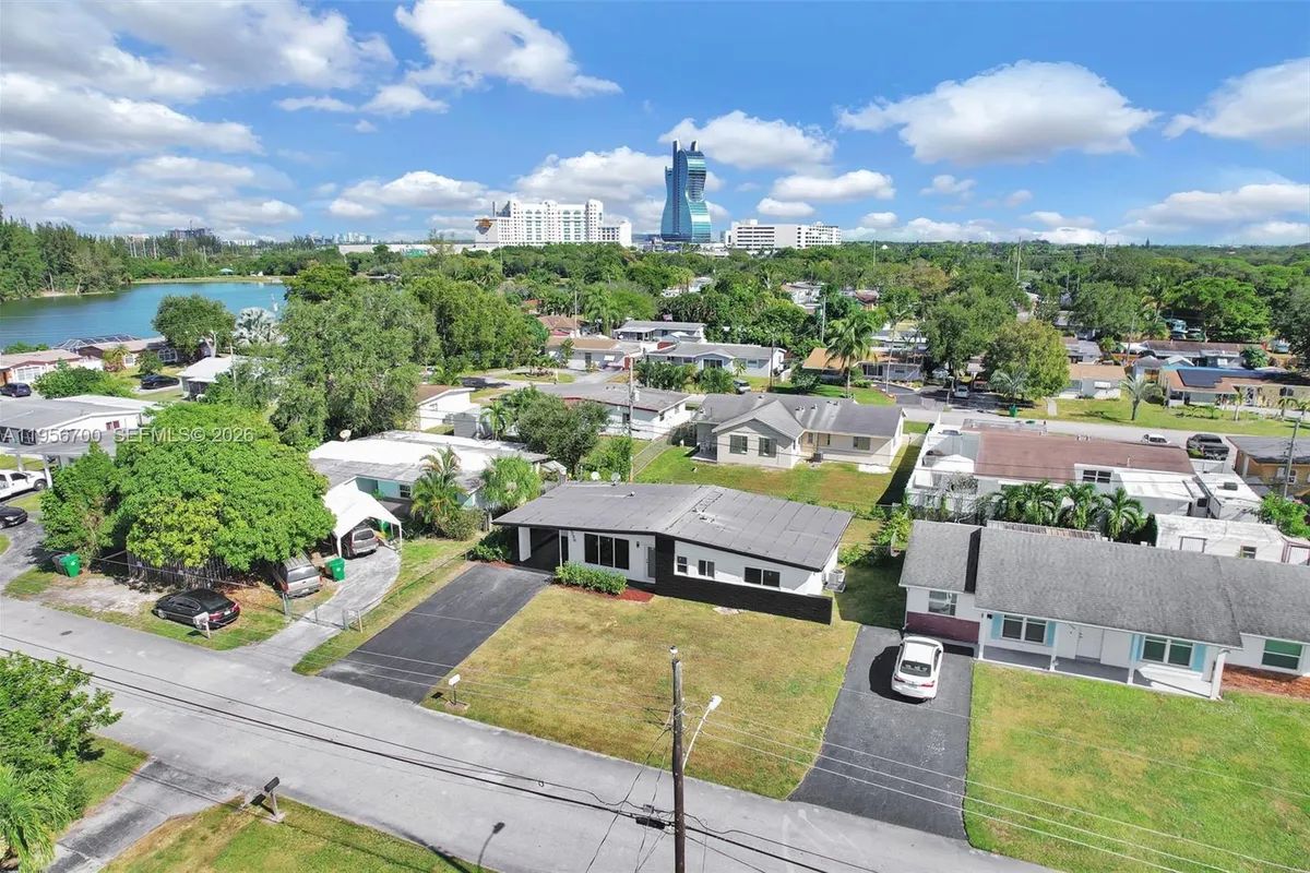 5730 SW 54th Ter, Davie FL 33314