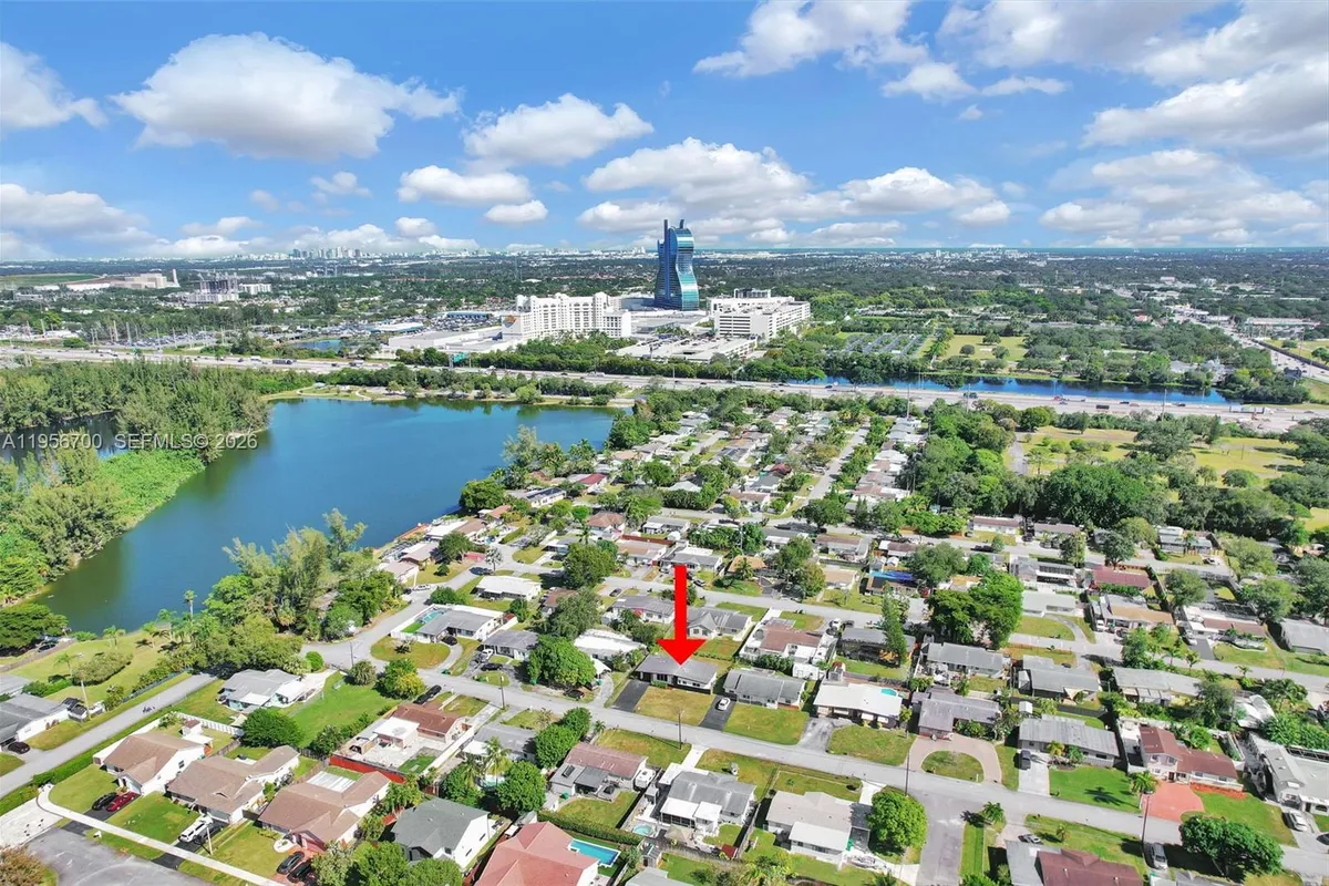 5730 SW 54th Ter, Davie FL 33314