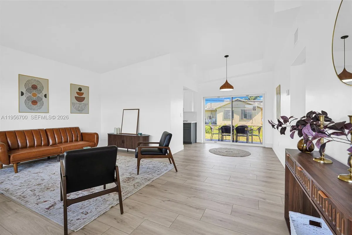 5730 SW 54th Ter, Davie FL 33314