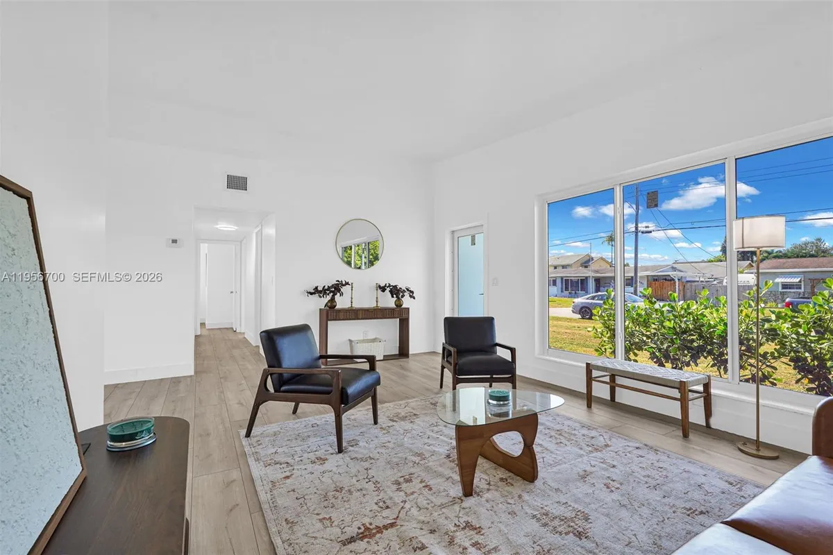 5730 SW 54th Ter, Davie FL 33314