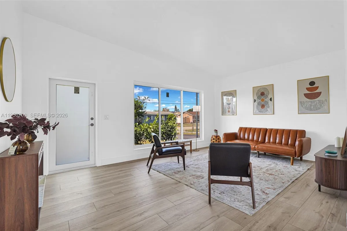 5730 SW 54th Ter, Davie FL 33314