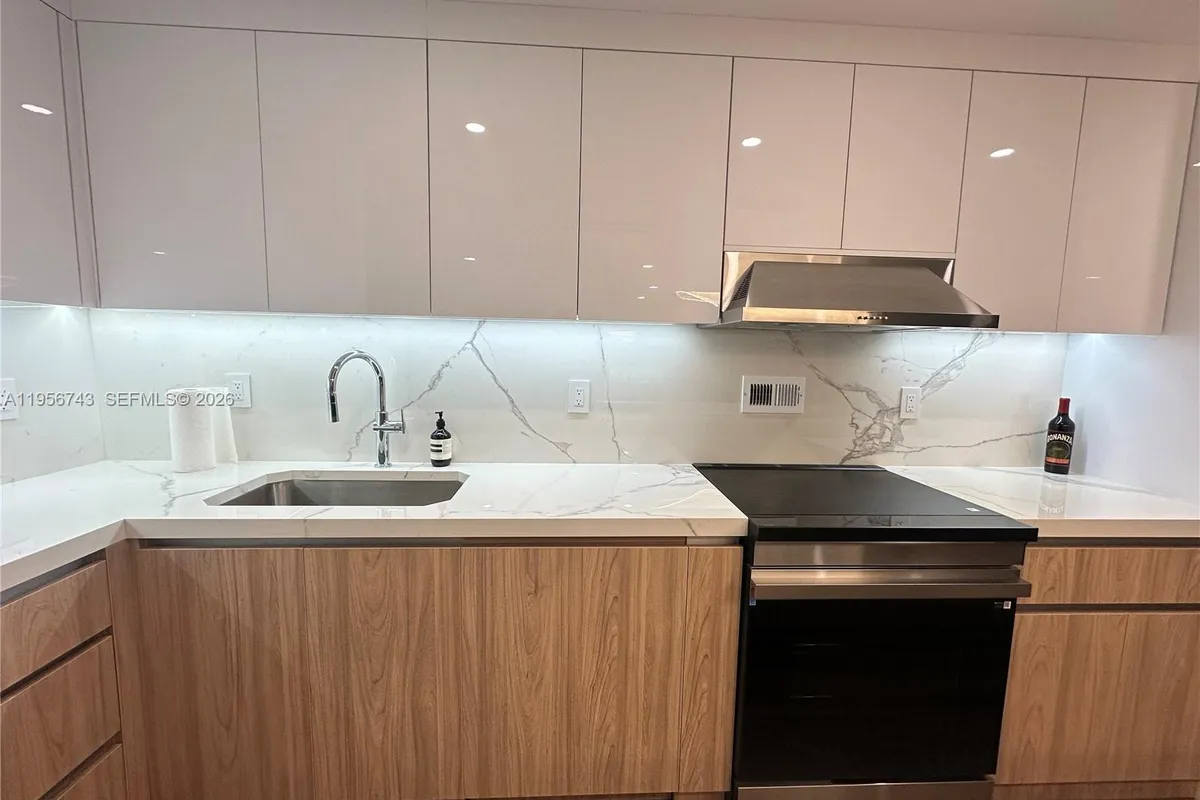 2301 Collins Ave # 1421, Miami Beach FL 33139