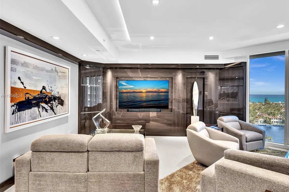 21200 Point Pl, Aventura FL 33180