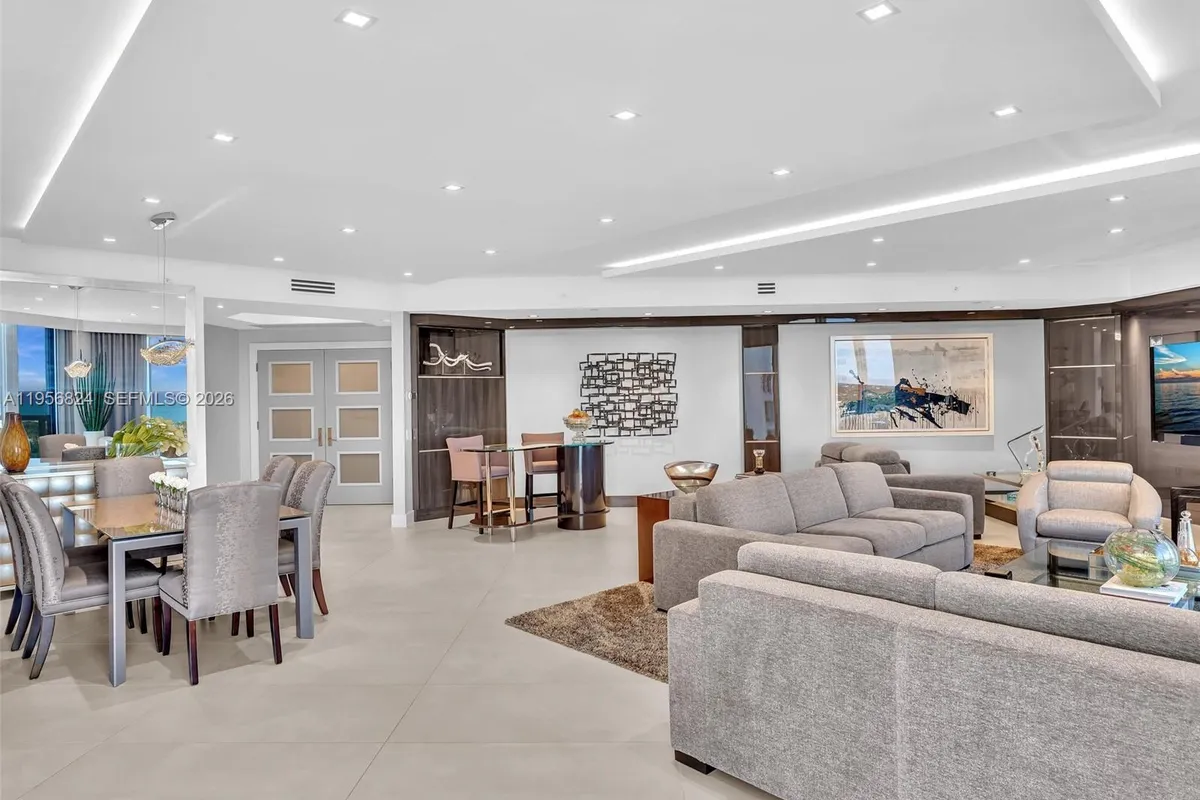 21200 Point Pl, Aventura FL 33180