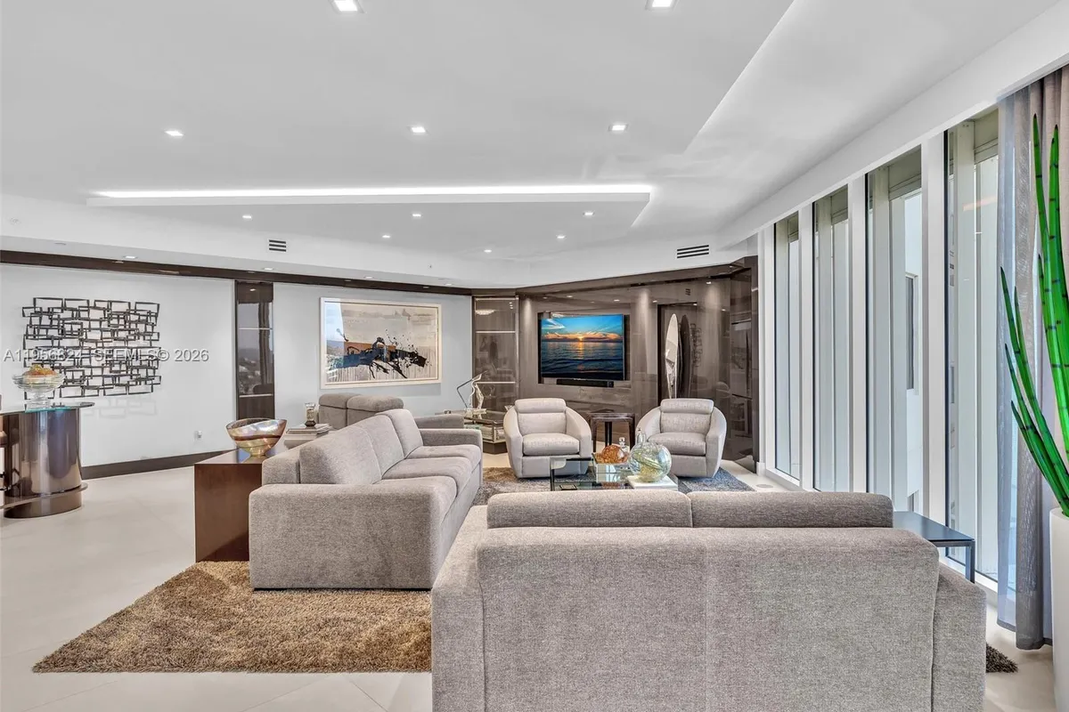 21200 Point Pl, Aventura FL 33180