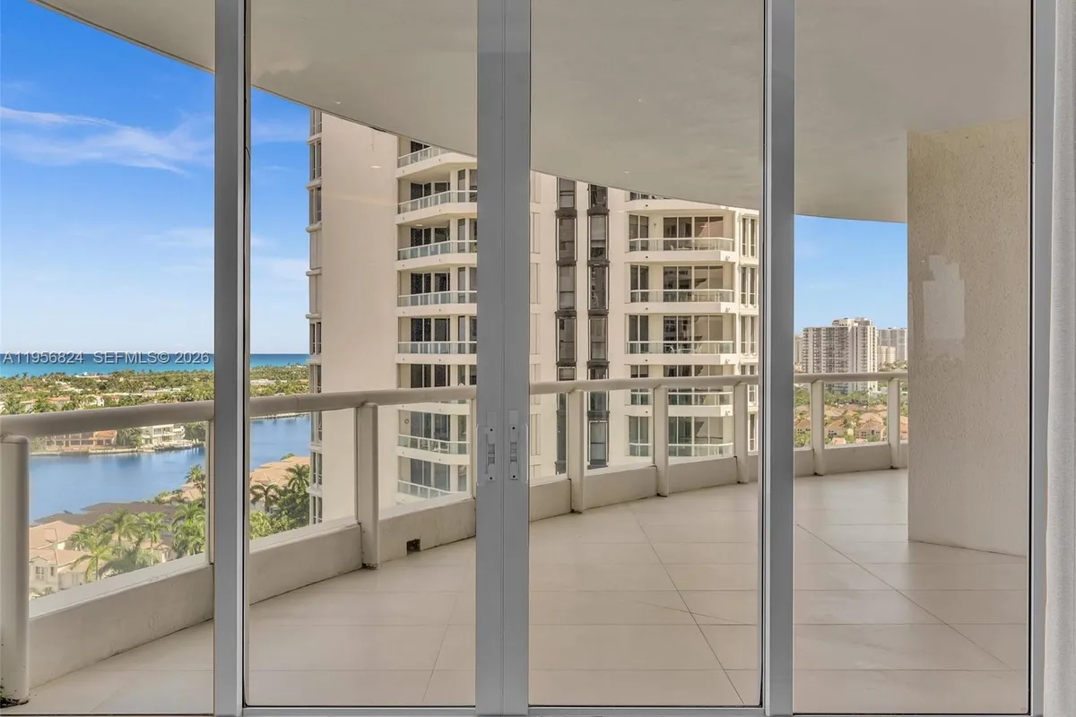 21200 Point Pl, Aventura FL 33180