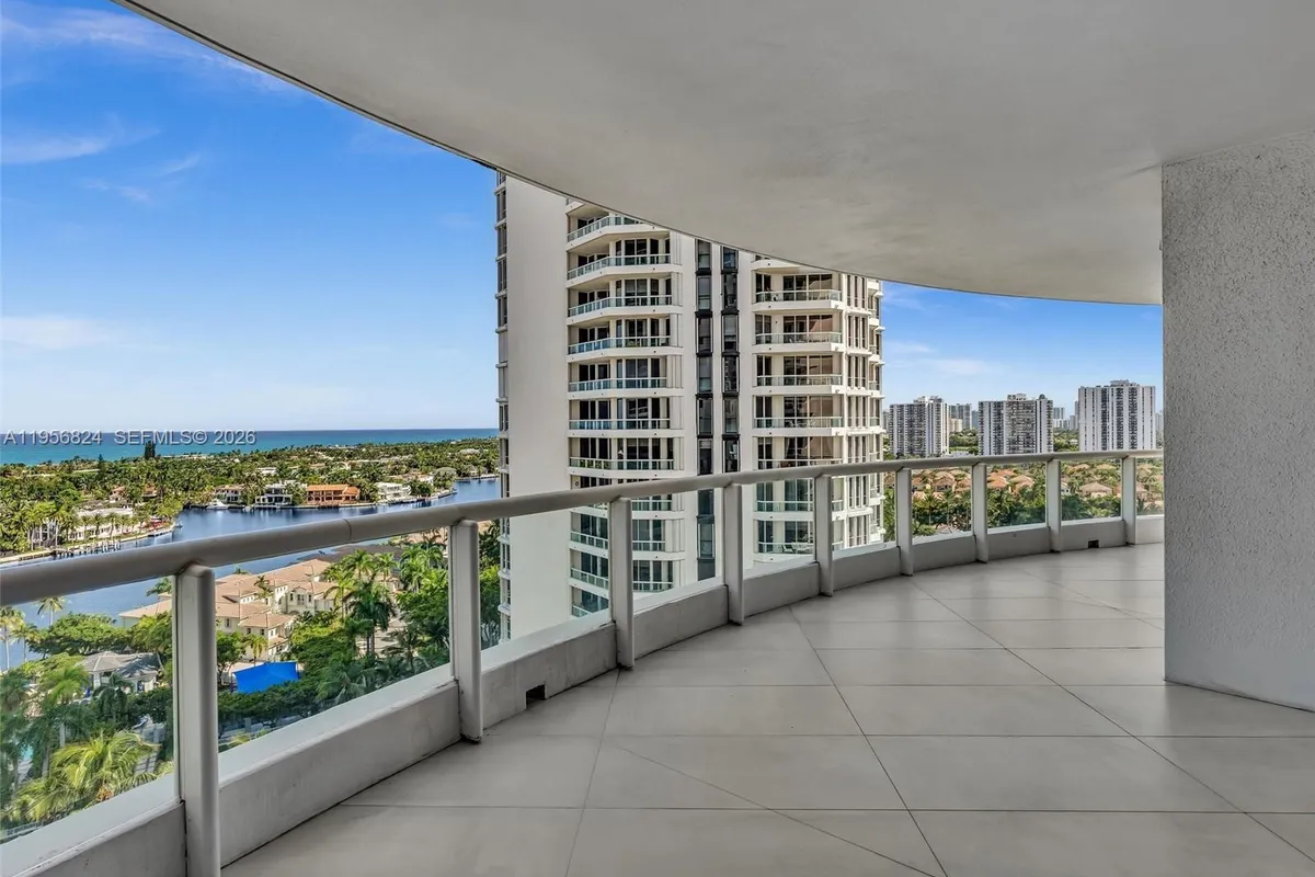 21200 Point Pl, Aventura FL 33180