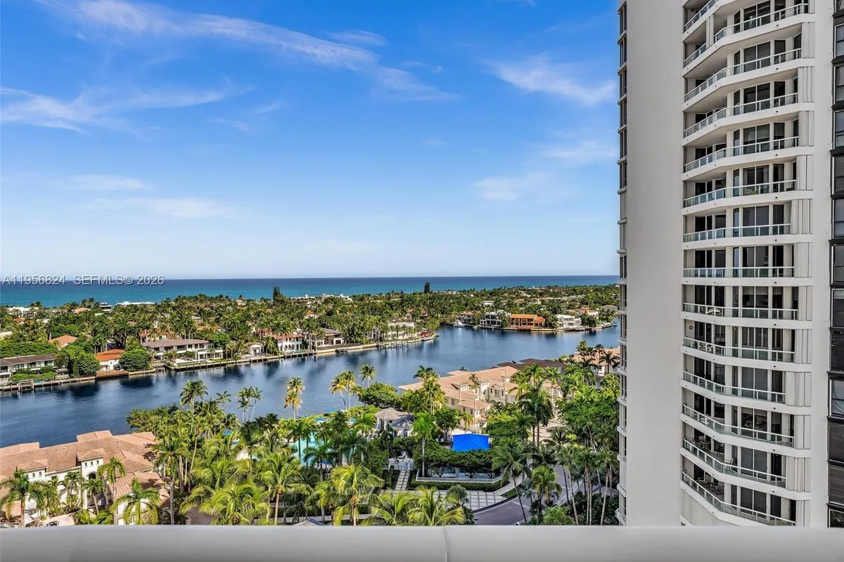 21200 Point Pl, Aventura FL 33180