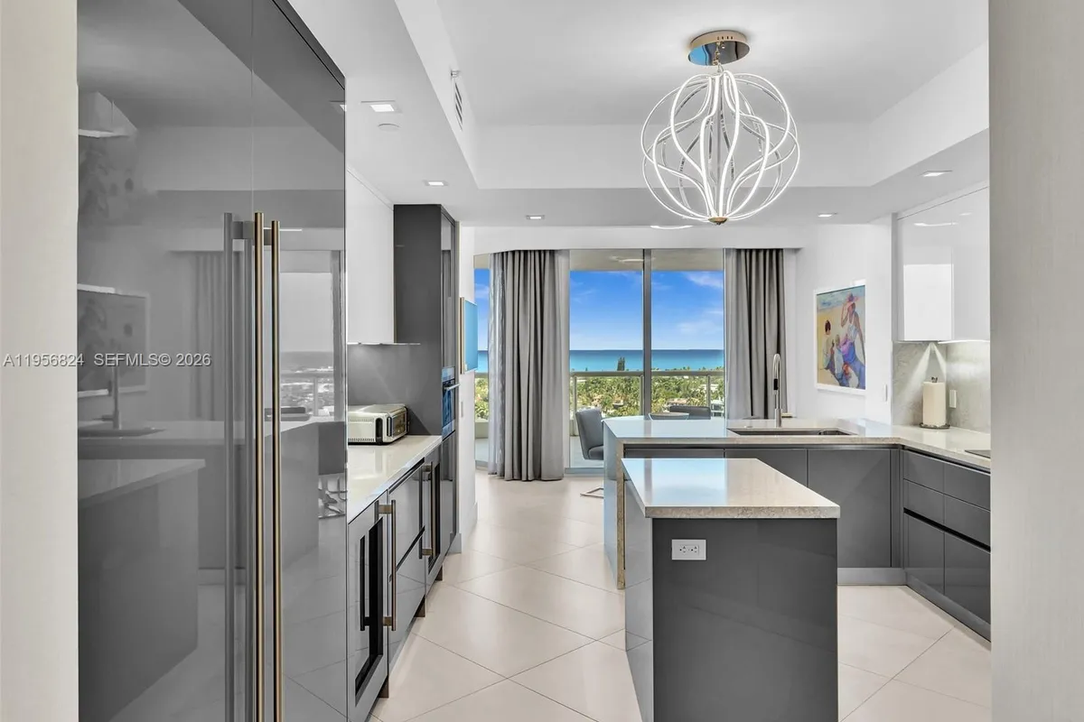 21200 Point Pl, Aventura FL 33180