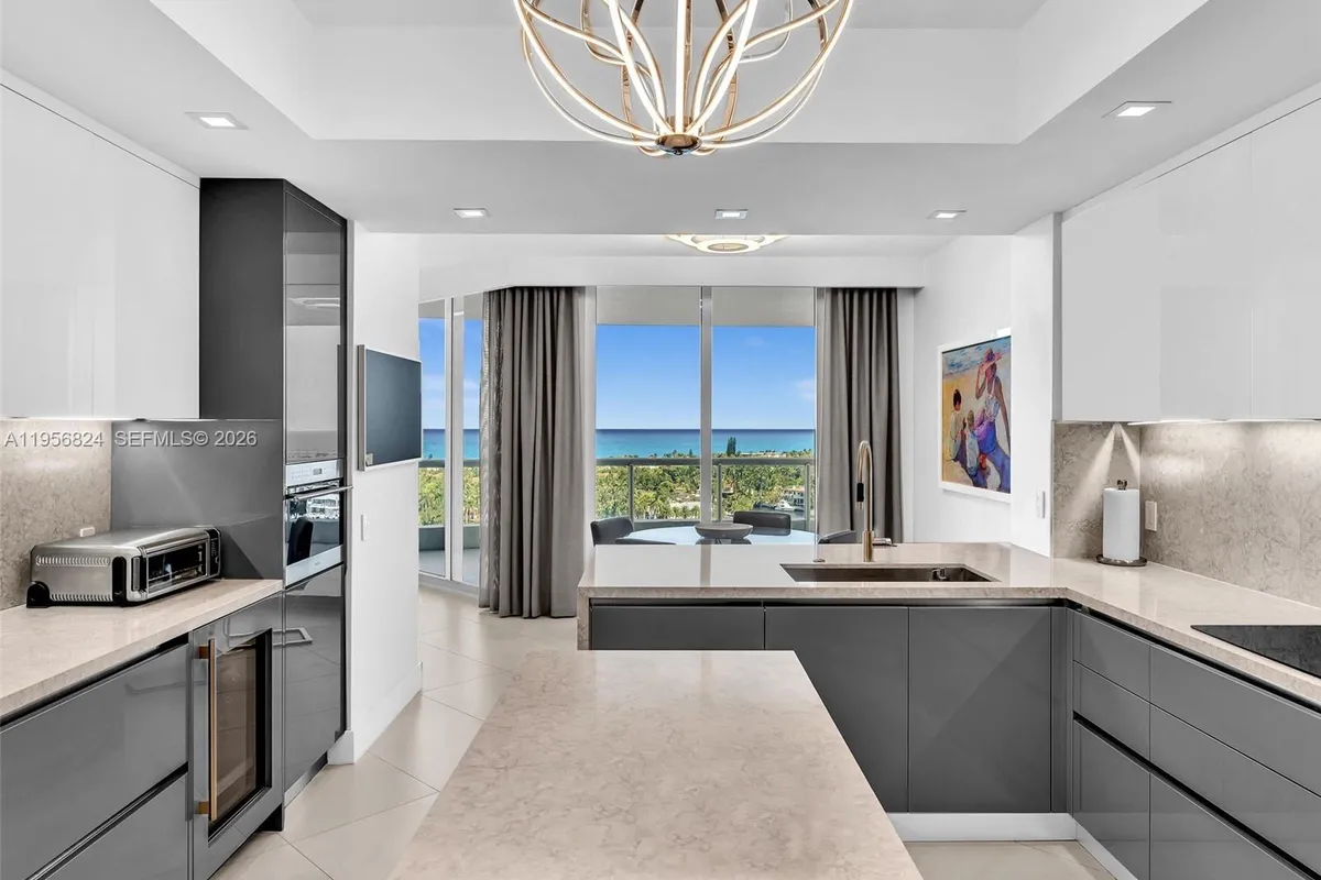 21200 Point Pl, Aventura FL 33180