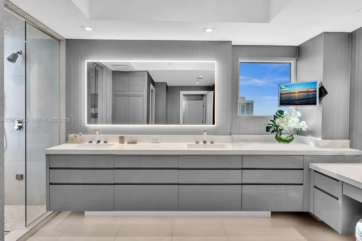 21200 Point Pl, Aventura FL 33180