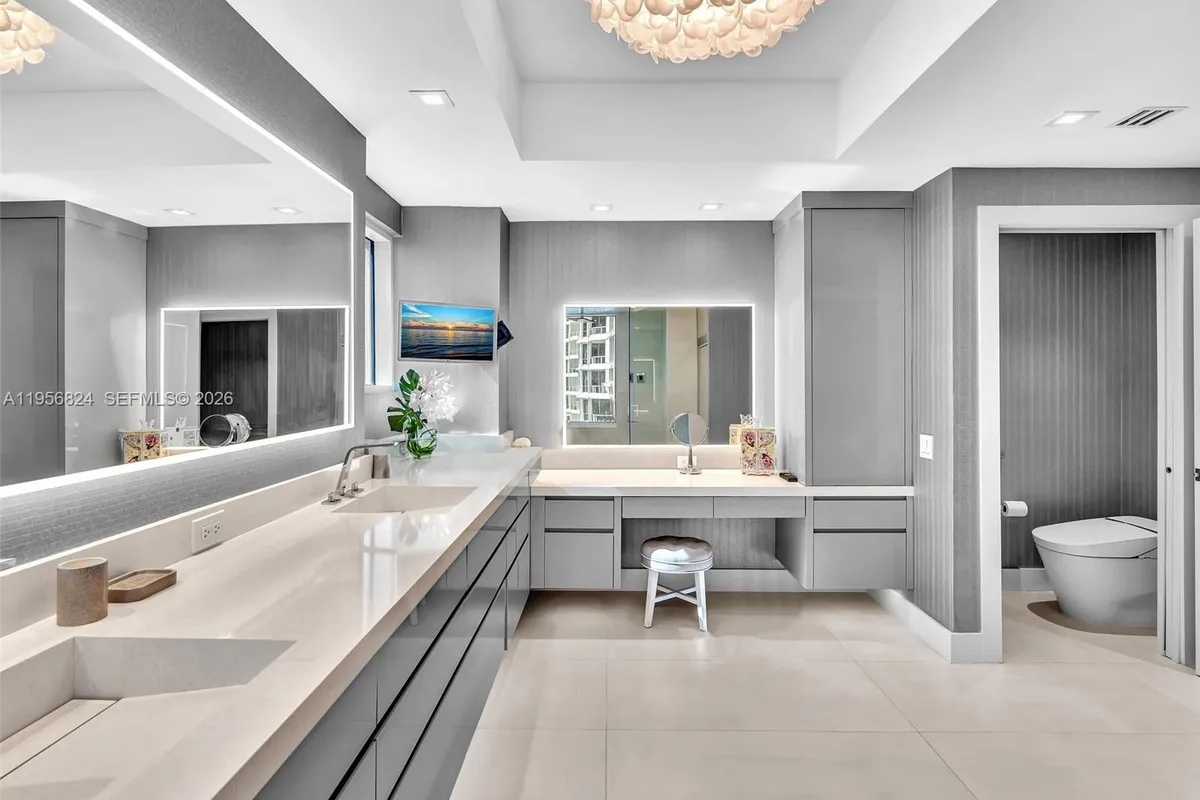 21200 Point Pl, Aventura FL 33180