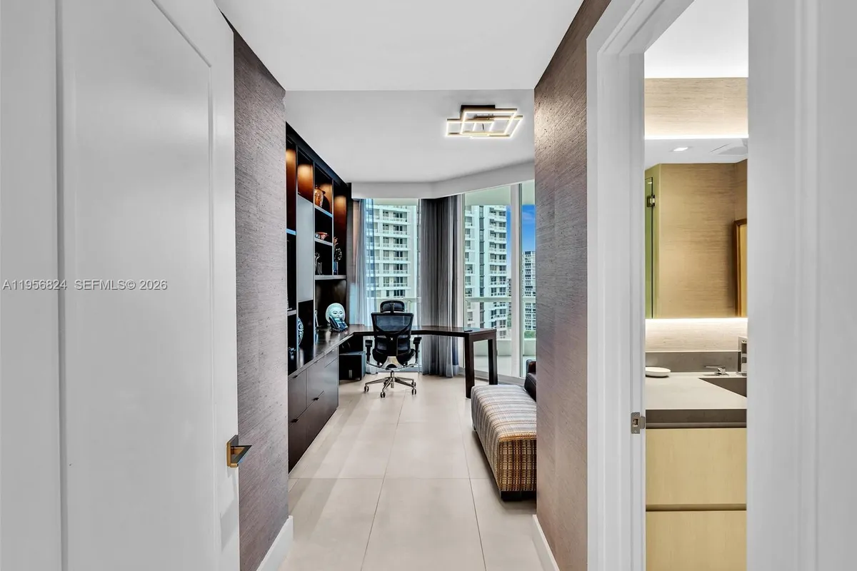 21200 Point Pl, Aventura FL 33180