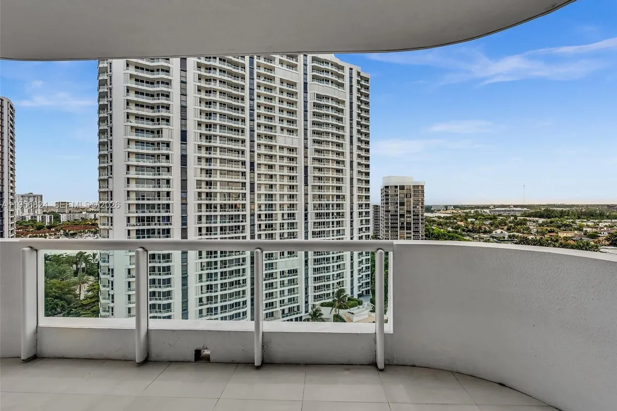 21200 Point Pl, Aventura FL 33180