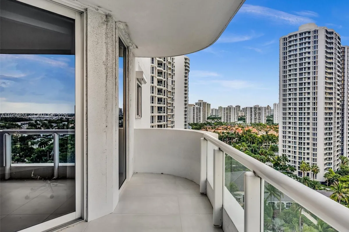 21200 Point Pl, Aventura FL 33180