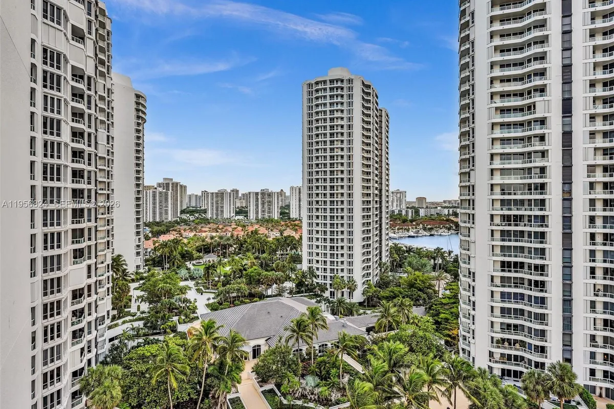 21200 Point Pl, Aventura FL 33180