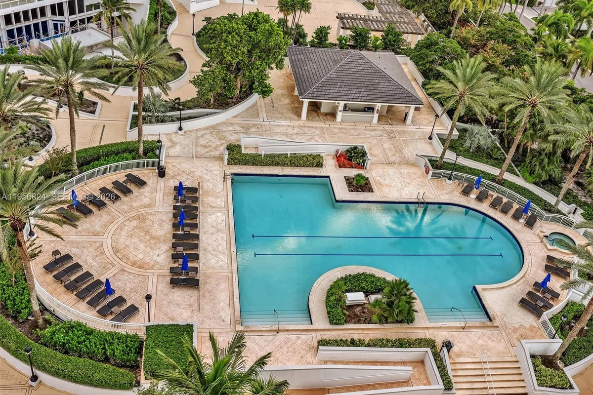 21200 Point Pl, Aventura FL 33180