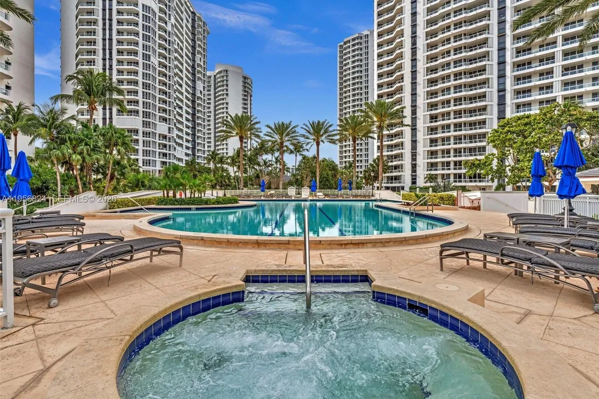 21200 Point Pl, Aventura FL 33180