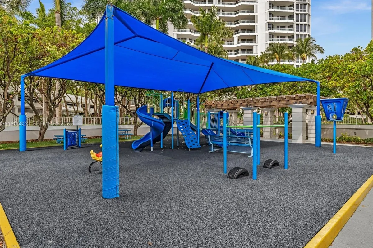 21200 Point Pl, Aventura FL 33180