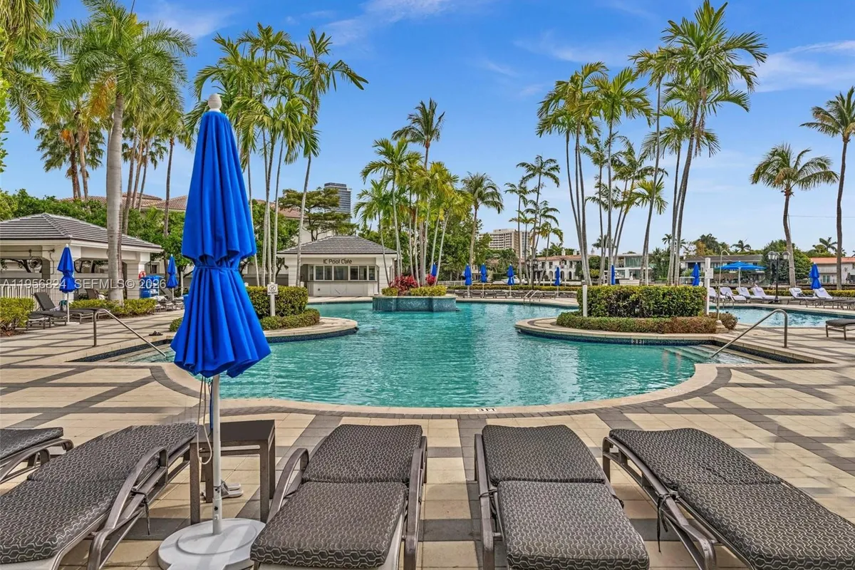 21200 Point Pl, Aventura FL 33180