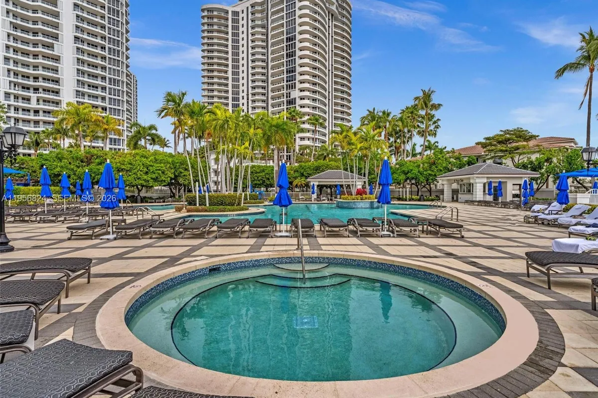 21200 Point Pl, Aventura FL 33180