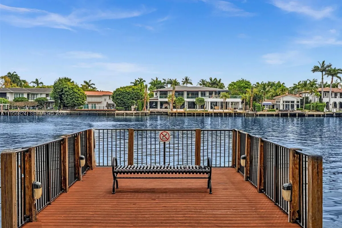 21200 Point Pl, Aventura FL 33180