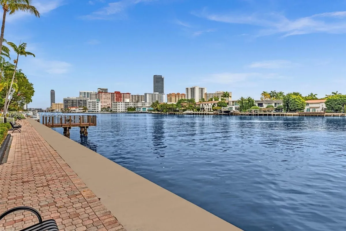 21200 Point Pl, Aventura FL 33180