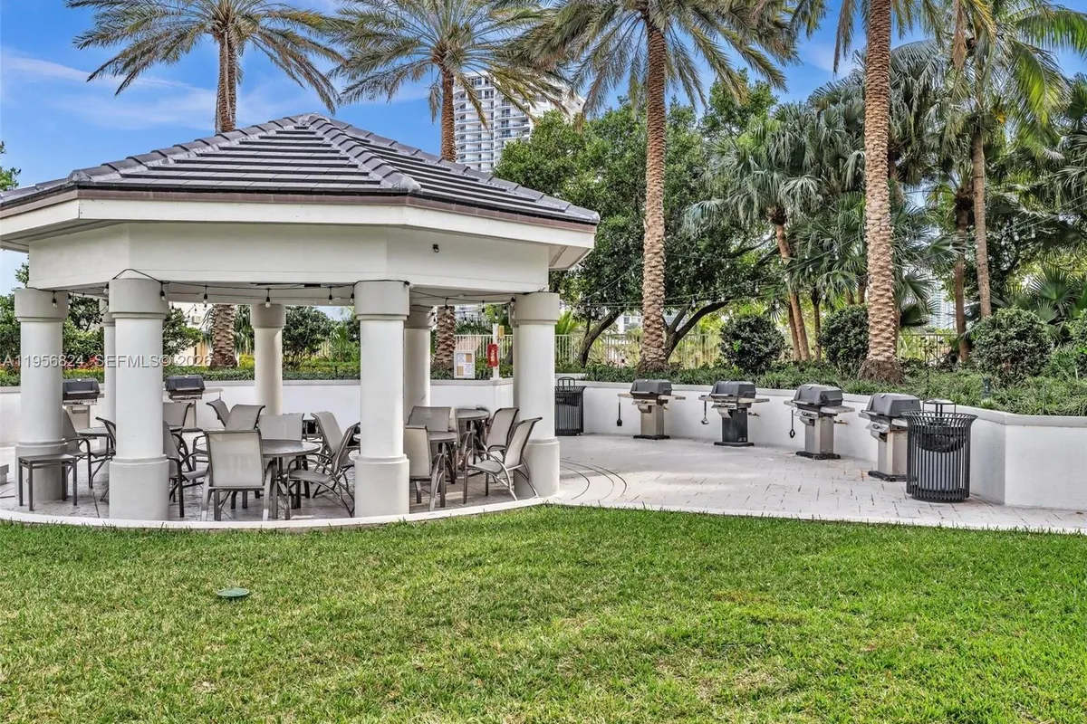 21200 Point Pl, Aventura FL 33180