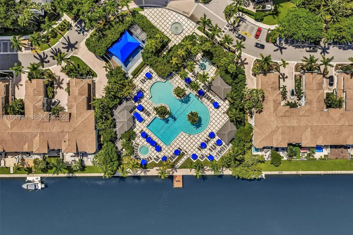 21200 Point Pl, Aventura FL 33180