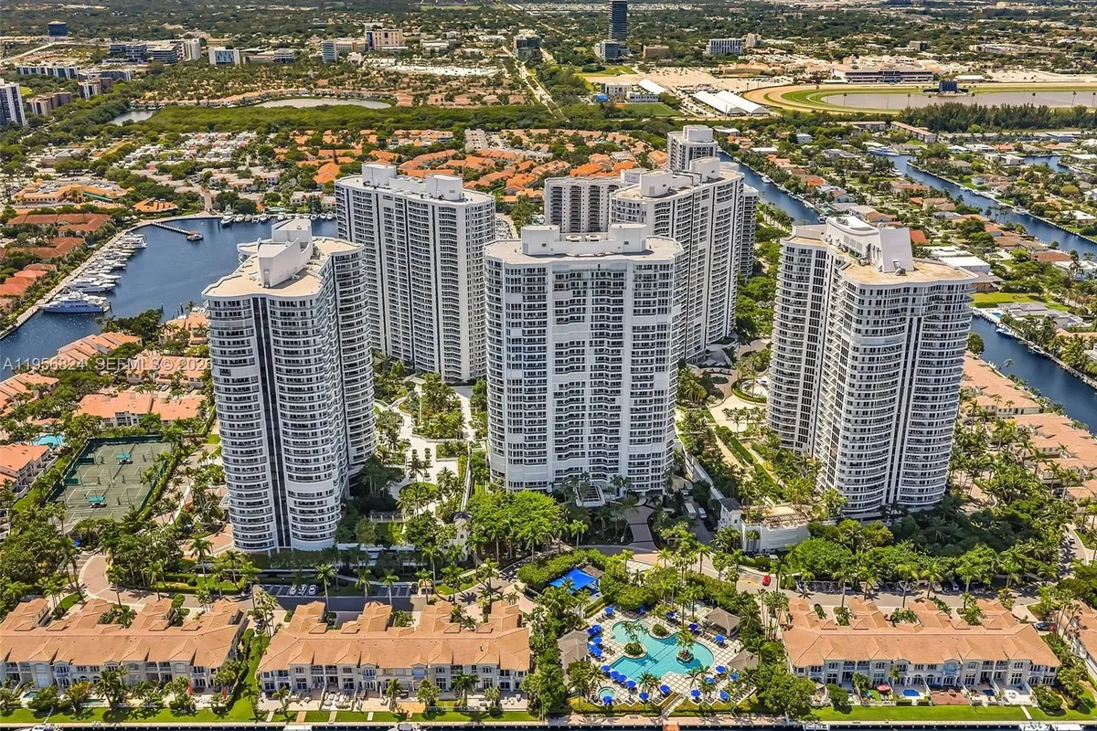 21200 Point Pl, Aventura FL 33180